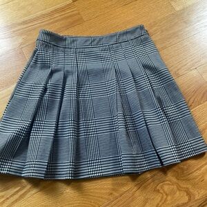 Ookie and Lala 15” plaid black and white skirt size small